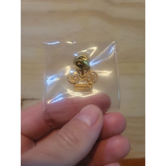 Tour de France Pin Sport Cycling Tour de France Sponsor Maxicolor Golden Pub Pin - Picture 2 of 2